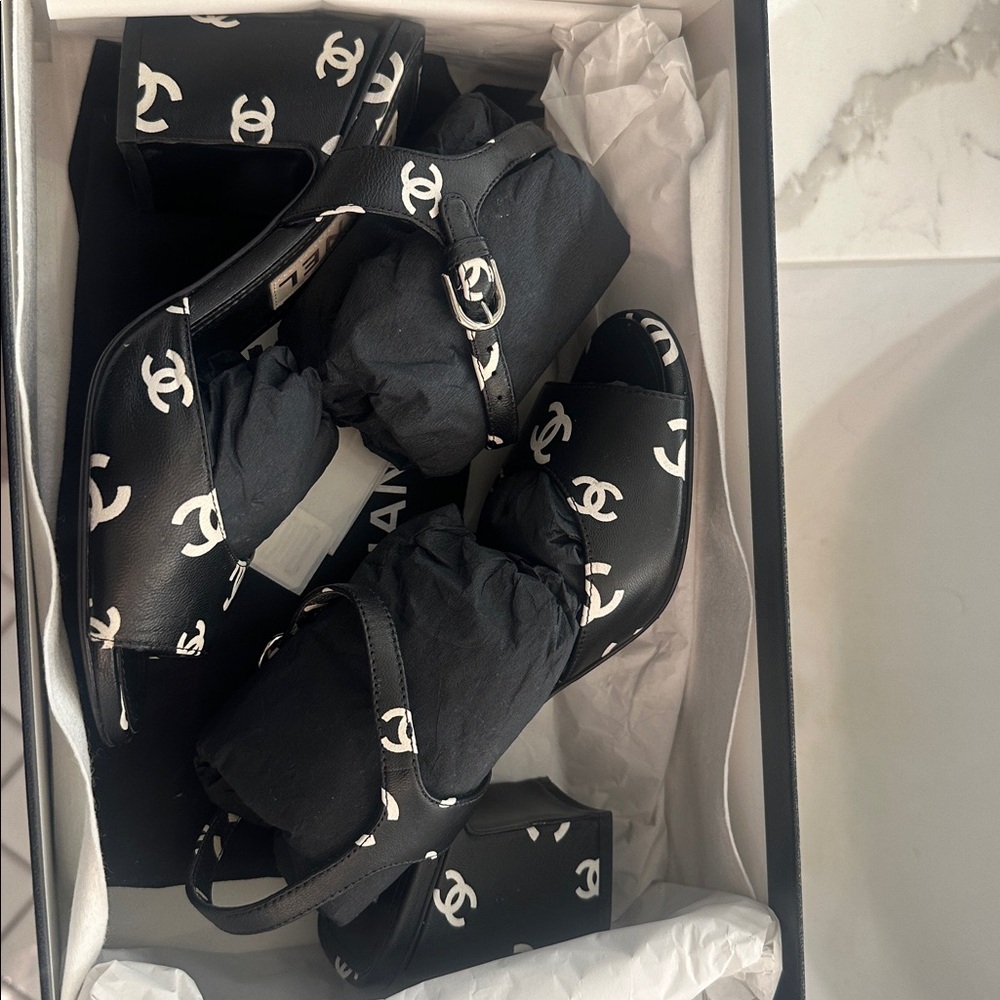 CHANEL Crazy CC Black and White Logo Heels Size 35 - Picture 12 of 15